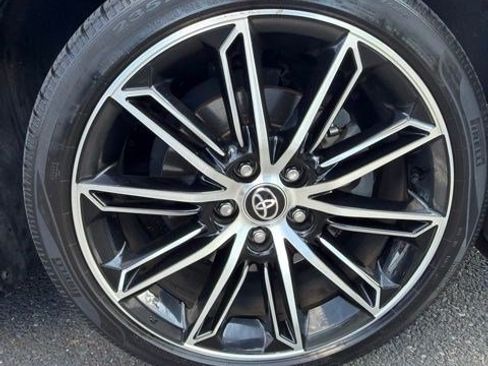 Used 2021 Toyota Avalon Touring FWD image 13