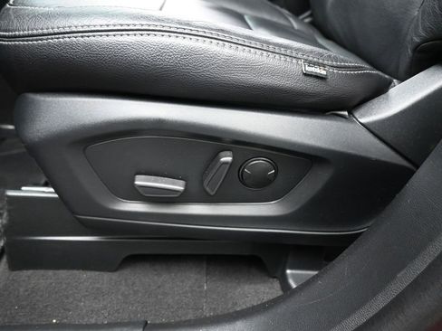 Used 2024 Ford Explorer XLT image 10