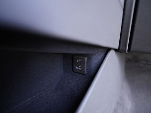 Used 2025 Cadillac Escalade Sport w/ LPO, ONYX Package AWD/4WD image 13