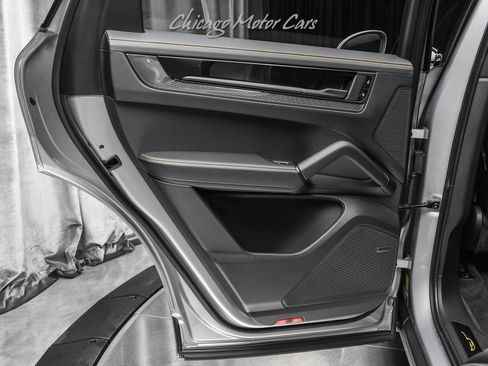 Used 2025 Porsche Cayenne GTS image 37