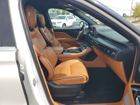 Certified 2022 Lincoln Aviator Black Label w/ Dynamic Handling Package AWD/4WD image 9