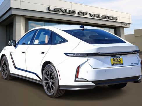 New 2026 Lexus ES 350e w/ Convenience Package FWD image 2