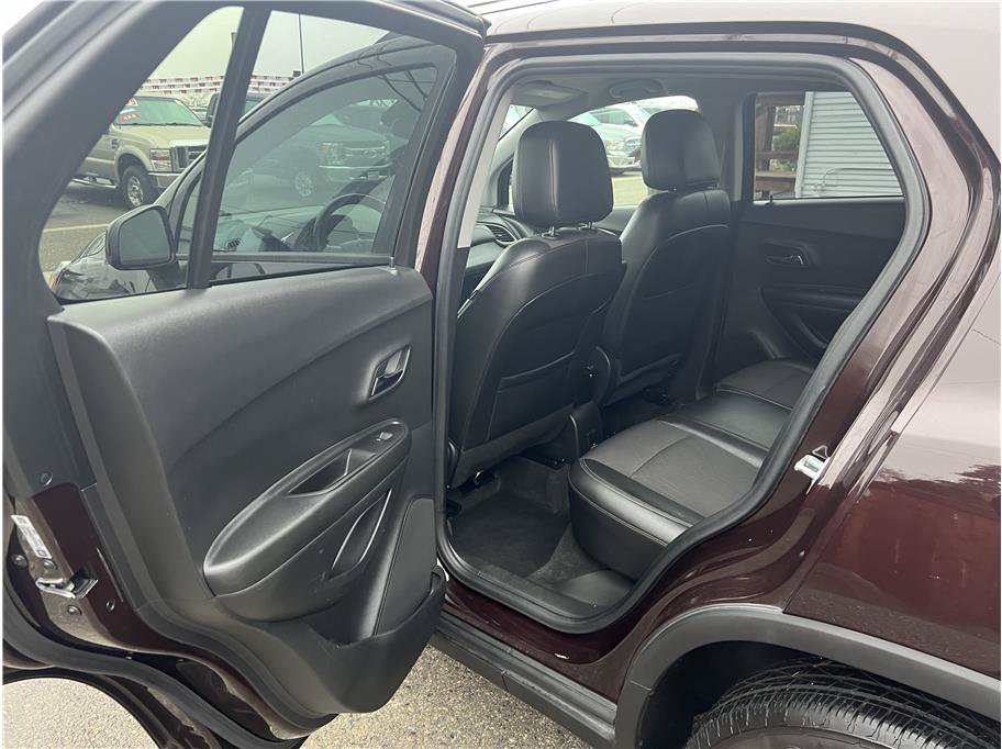 Used 2021 Chevrolet Trax LT AWD/4WD image 9