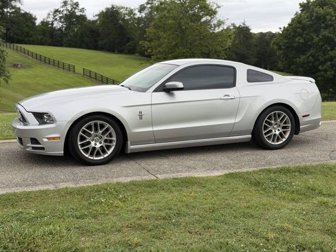 Used 2013 Ford Mustang Premium RWD image 13