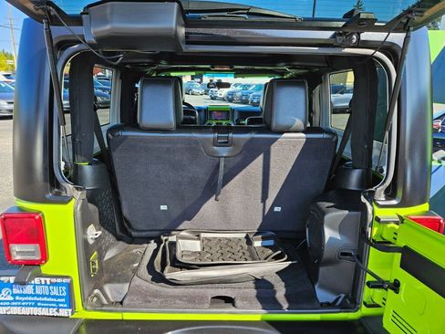 Used 2012 Jeep Wrangler Sahara w/ Connectivity Group AWD/4WD image 9