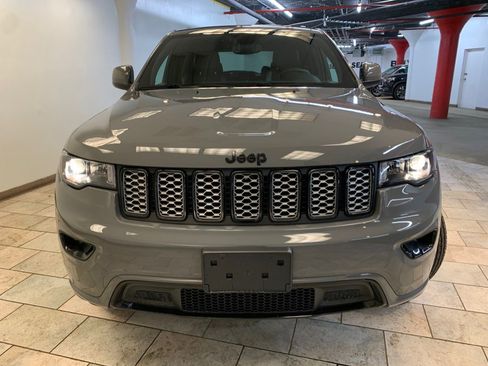 Used 2022 Jeep Grand Cherokee Laredo X AWD/4WD image 3