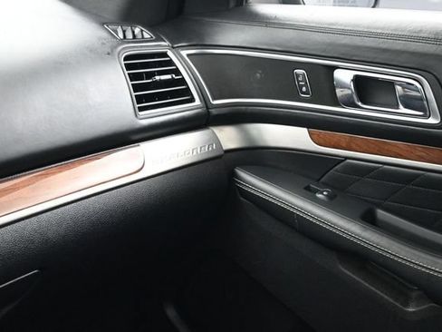 Used 2018 Ford Explorer Platinum AWD/4WD image 10