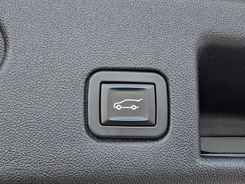 Used 2018 Chevrolet Equinox LT FWD image 29