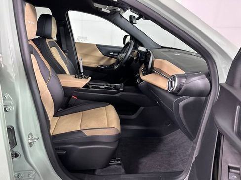 Used 2025 Chevrolet Equinox ACTIV w/ Safety and Technology Package image 28