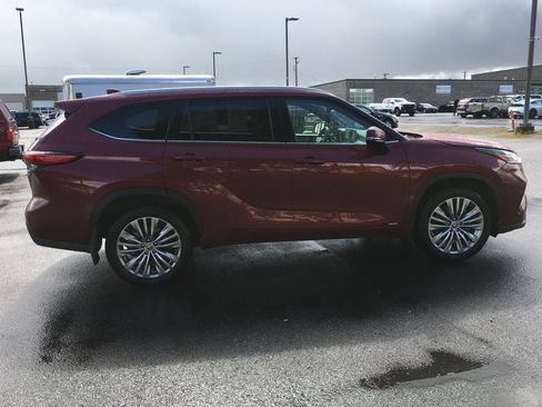 Used 2022 Toyota Highlander Platinum AWD/4WD image 7