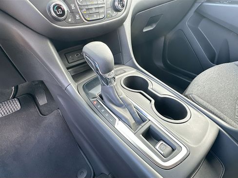 Used 2024 Chevrolet Equinox LT image 16