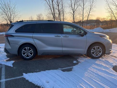 Used 2023 Toyota Sienna XSE image 14