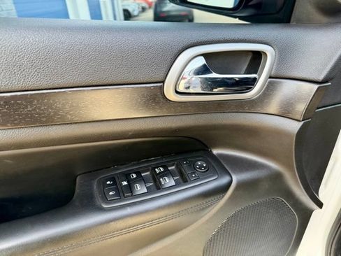 Used 2018 Jeep Grand Cherokee Altitude AWD/4WD image 24