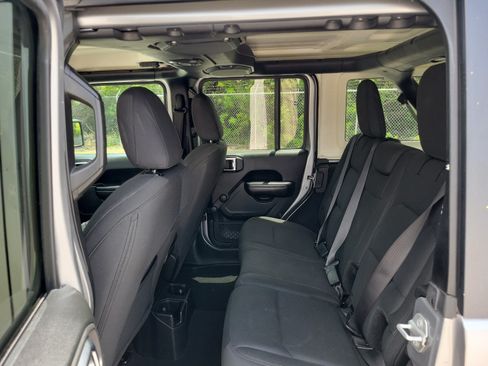Used 2018 Jeep Wrangler Unlimited Sport AWD/4WD image 27