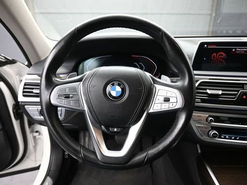 Used 2022 BMW 740i w/ Premium Package image 28