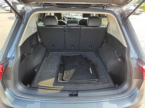 Used 2021 Volkswagen Tiguan SE w/ Panoramic Sunroof Package AWD/4WD image 28