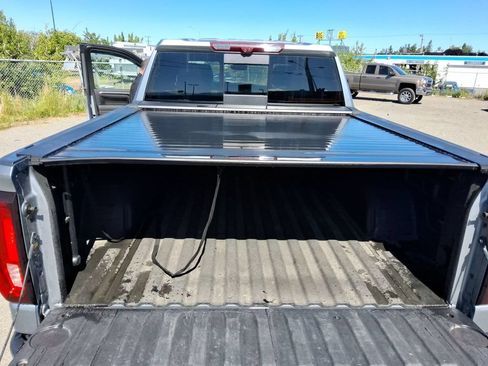 Used 2023 GMC Sierra 1500 AT4 w/ Technology Package AWD/4WD image 11