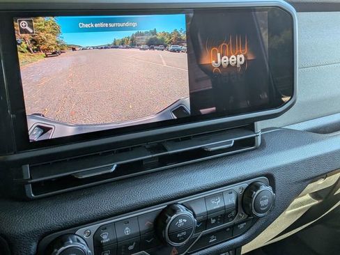 New 2025 Jeep Gladiator Sport image 14