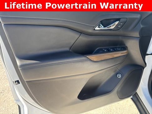 Used 2023 GMC Acadia SLE w/ Driver Convenience Package image 23