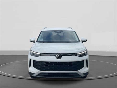 Used 2025 Volkswagen Tiguan S image 2