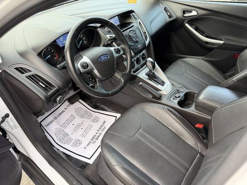 Used 2014 Ford Focus SE w/ Equipment Group 201A FWD image 9