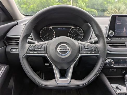 Used 2022 Nissan Altima 2.5 SV FWD image 15