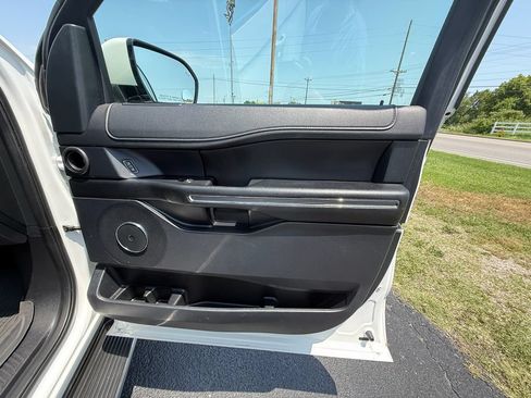 Used 2020 Ford Expedition XLT w/ Equipment Group 202A AWD/4WD image 24