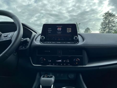 Used 2025 Nissan Rogue SV image 21