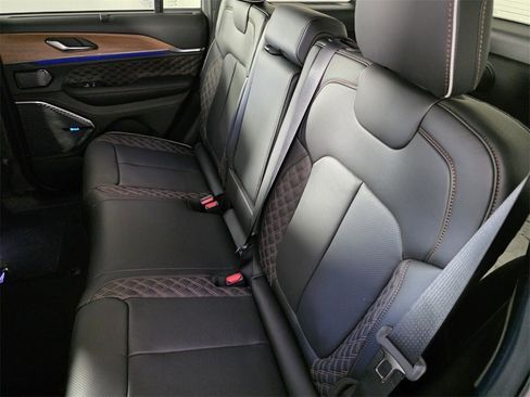 New 2025 Jeep Grand Cherokee Summit image 16