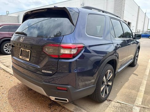 Certified 2025 Honda Pilot Touring image 7