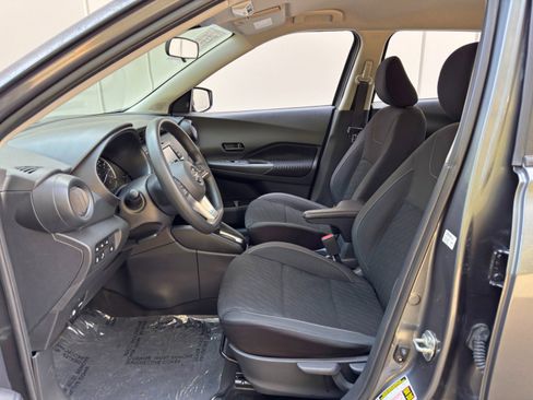 Used 2021 Nissan Kicks S image 15