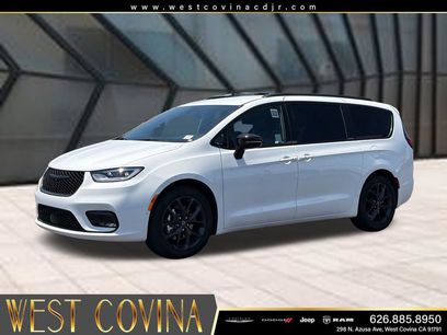 New 2026 Chrysler Pacifica Select w/ S Appearance Package