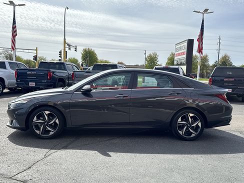 Used 2023 Hyundai Elantra Limited FWD image 4