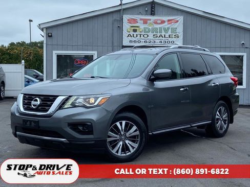 Used 2017 Nissan Pathfinder S image 1