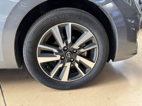 Used 2025 Nissan Versa SV FWD image 28