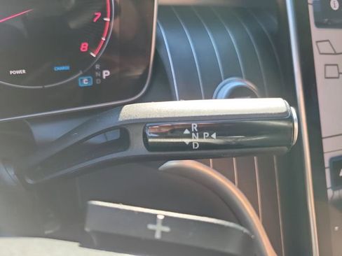 Used 2024 Mercedes-Benz GLC 300 4MATIC image 23