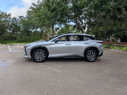 Used 2025 Lexus RZ 300e w/ Accessory Package (Z1) image 5