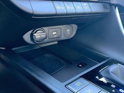 Certified 2025 Hyundai Elantra Sport image 32