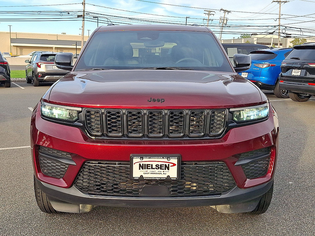 Used 2024 Jeep Grand Cherokee Altitude AWD/4WD image 35