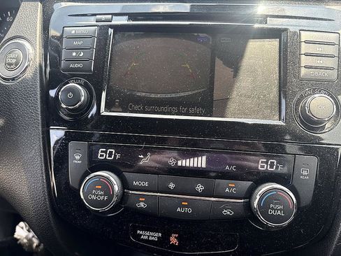 Used 2019 Nissan Rogue SV w/ Premium Package FWD image 9