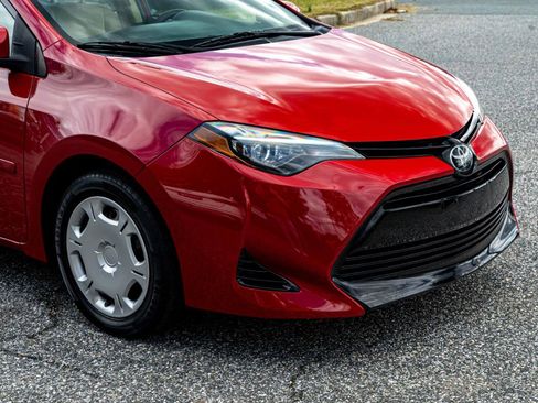 Used 2018 Toyota Corolla LE FWD image 9