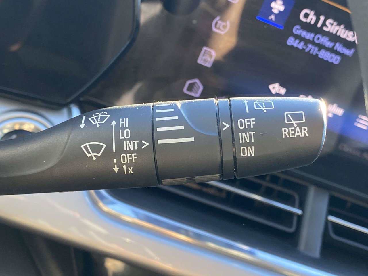 Used 2025 Chevrolet Trax LT FWD image 32