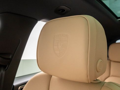 Certified 2025 Porsche Macan image 27