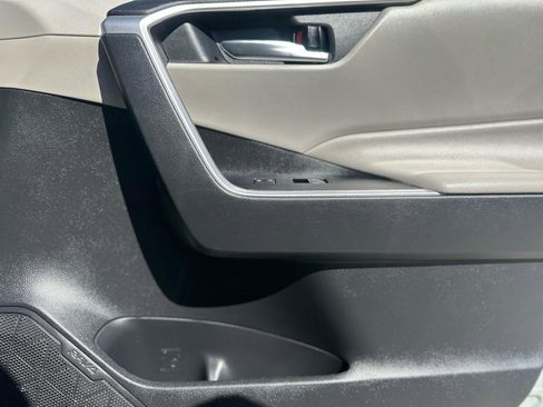 Used 2020 Toyota RAV4 XLE Premium FWD image 19