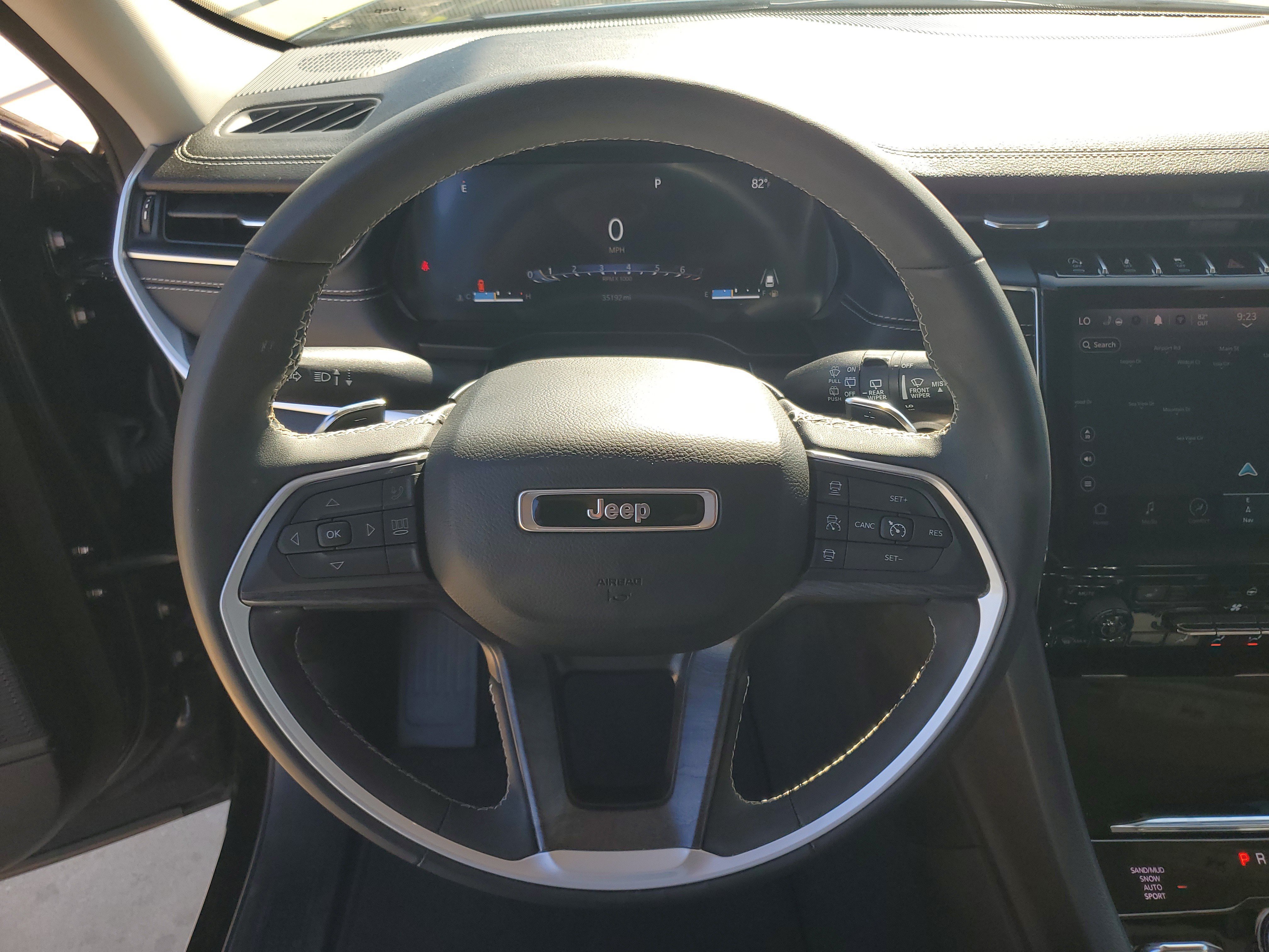 Used 2023 Jeep Grand Cherokee Limited AWD/4WD image 16