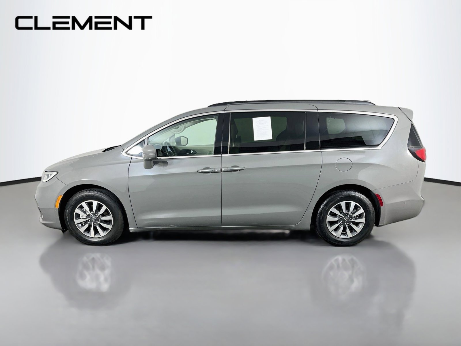 Used 2021 Chrysler Pacifica Touring-L FWD image 4