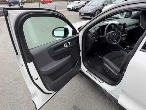 Used 2023 Volvo XC40 Recharge Plus AWD/4WD image 9