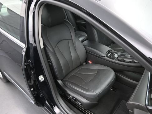 Used 2018 Buick LaCrosse Essence w/ Sun and Shade Package FWD image 13