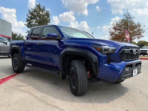 Used 2024 Toyota Tacoma TRD Off-Road w/ TRD Off Road Upgrade Package AWD/4WD image 4