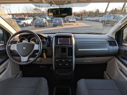 Used 2010 Dodge Grand Caravan SE image 2